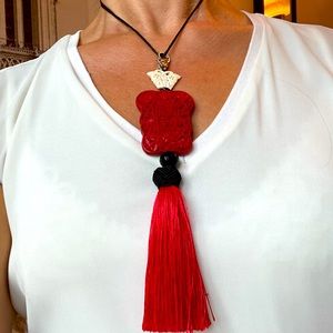 Great neckless, Chinese ornament, jewelry. Great quality and very unique.
